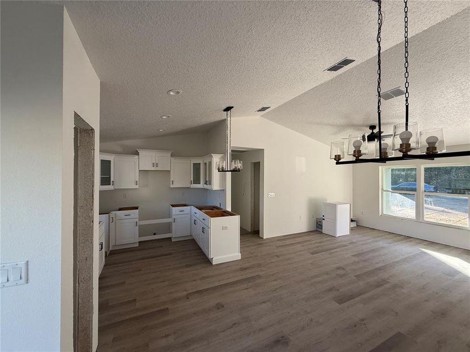 For Sale: $220,000 (4 beds, 2 baths, 1470 Square Feet)