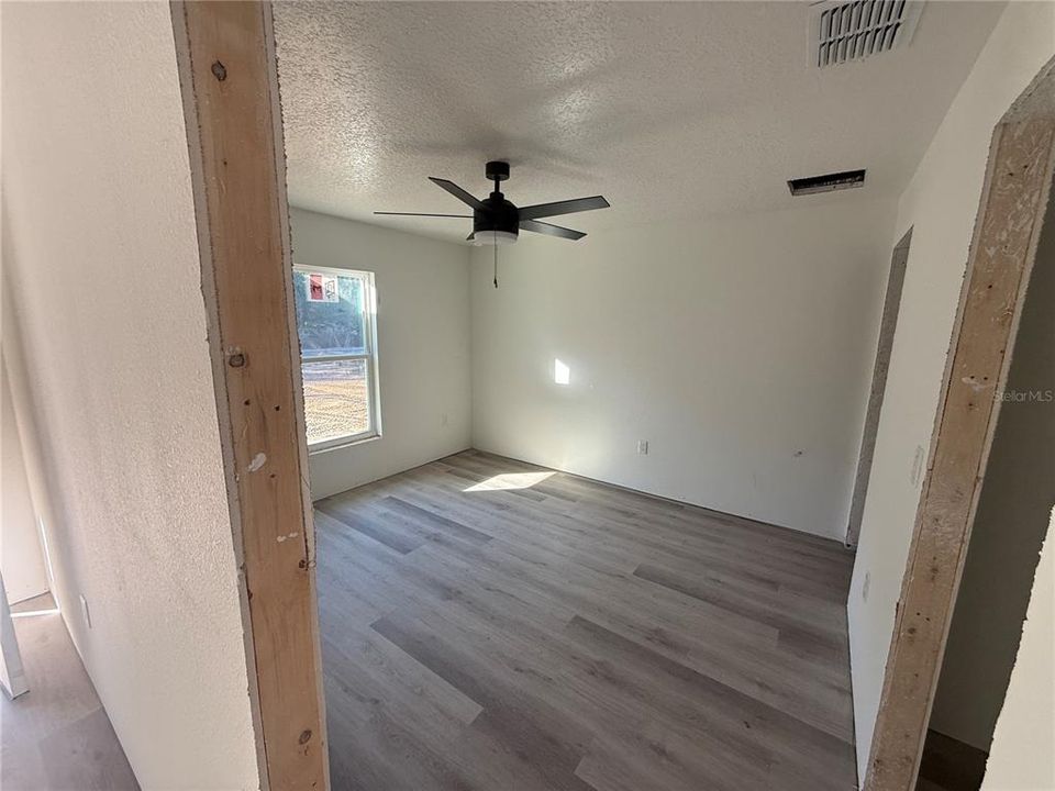 For Sale: $220,000 (4 beds, 2 baths, 1470 Square Feet)