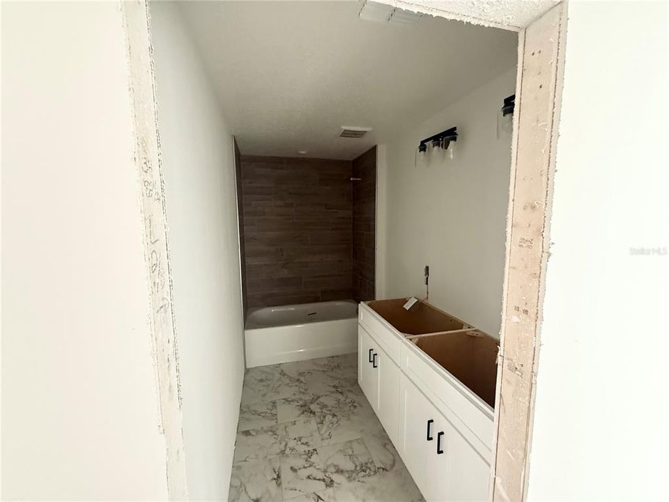 For Sale: $220,000 (4 beds, 2 baths, 1470 Square Feet)