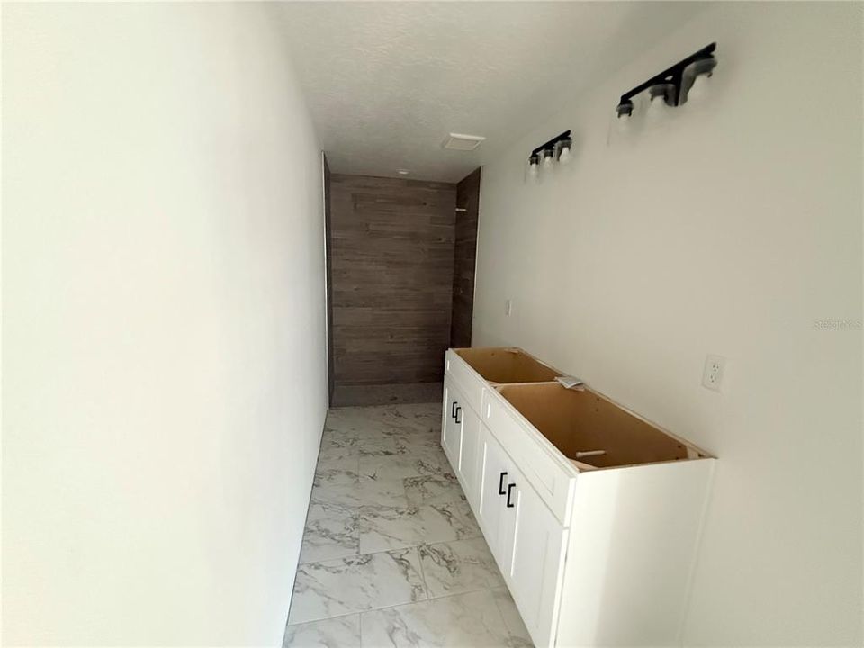 For Sale: $220,000 (4 beds, 2 baths, 1470 Square Feet)