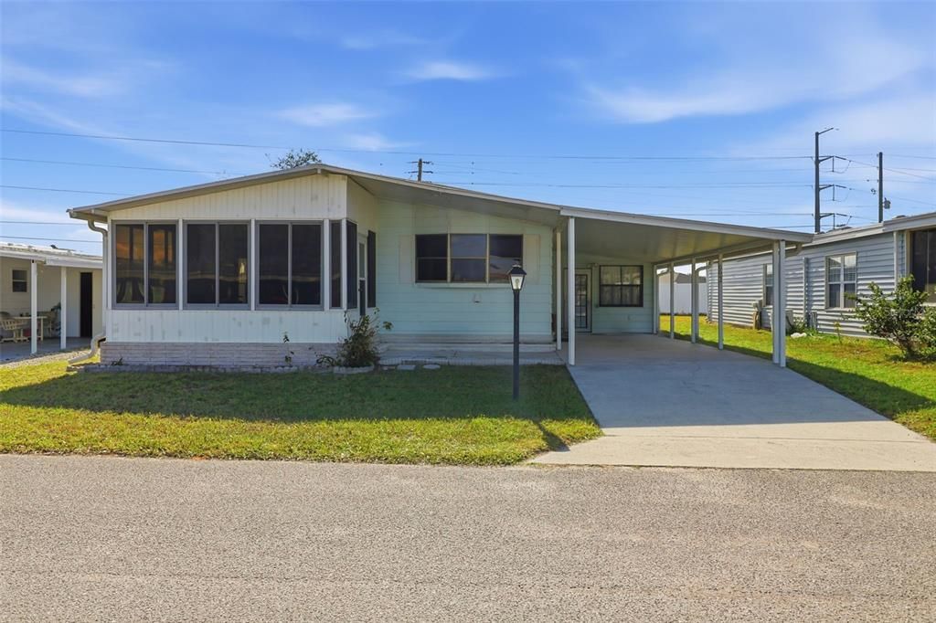 For Sale: $129,900 (2 beds, 2 baths, 1296 Square Feet)