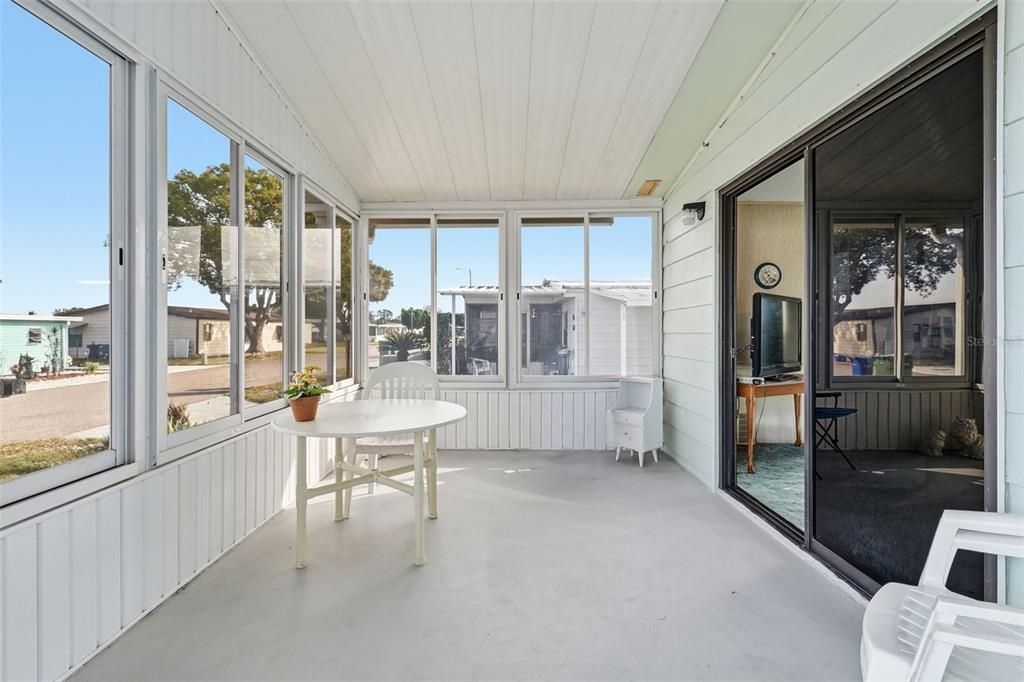 For Sale: $129,900 (2 beds, 2 baths, 1296 Square Feet)