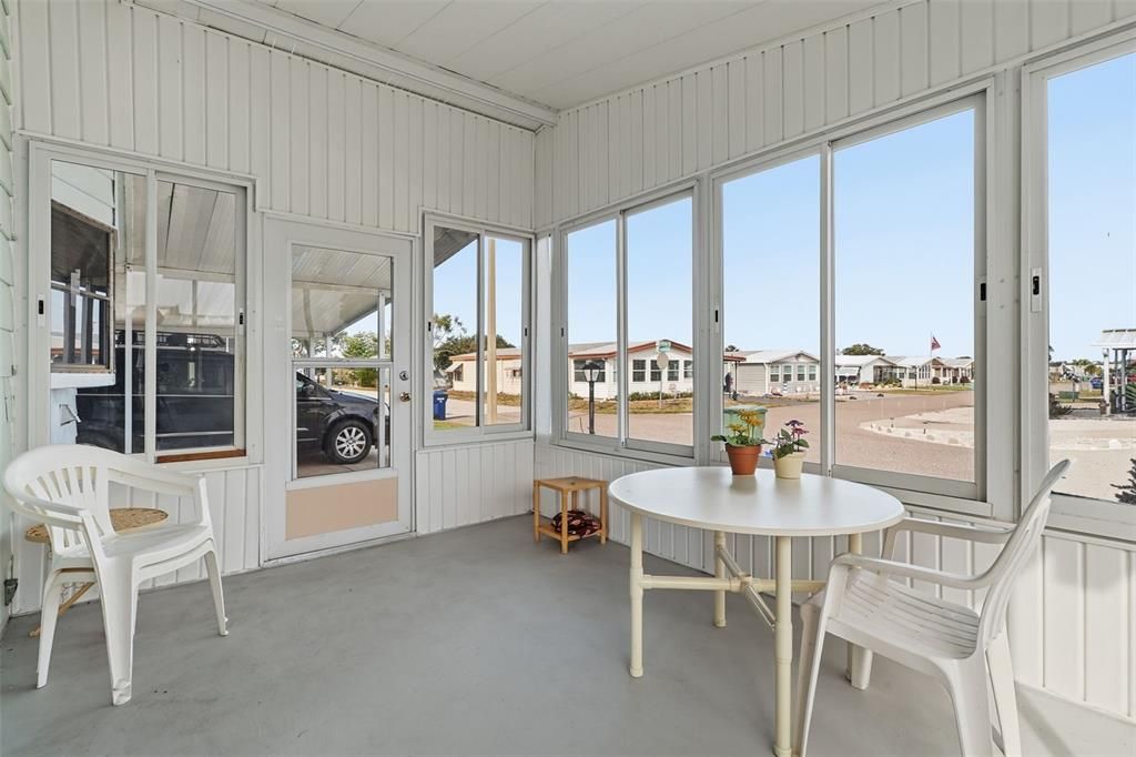 For Sale: $129,900 (2 beds, 2 baths, 1296 Square Feet)