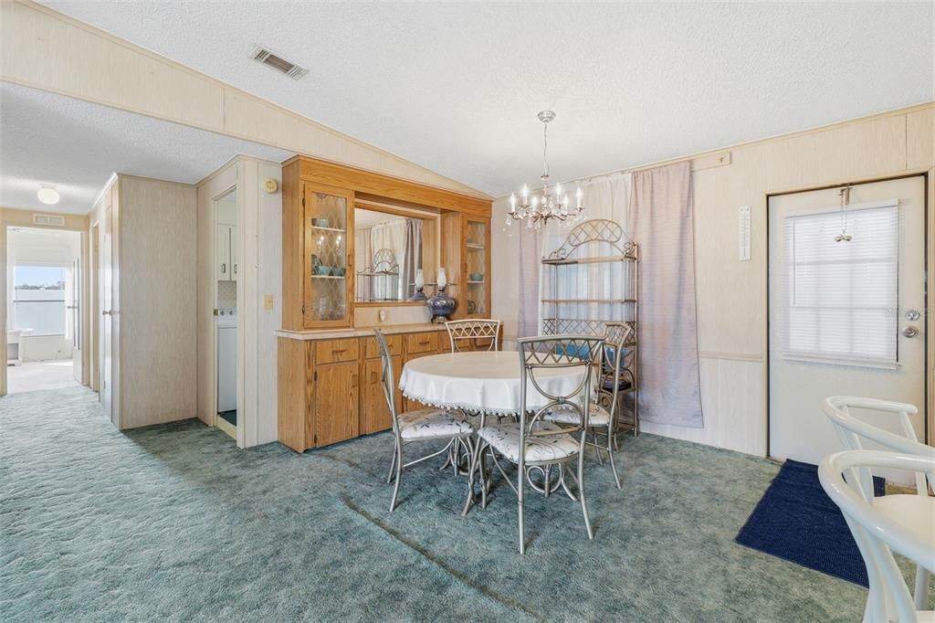 For Sale: $129,900 (2 beds, 2 baths, 1296 Square Feet)