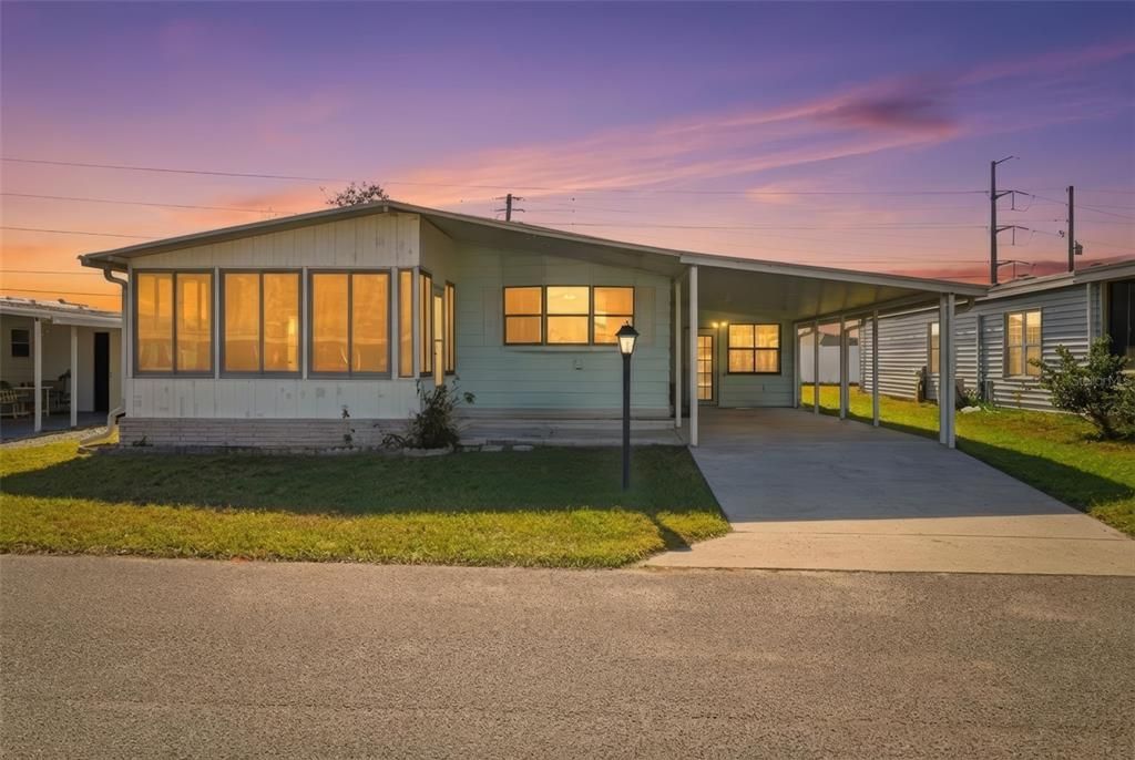 For Sale: $129,900 (2 beds, 2 baths, 1296 Square Feet)