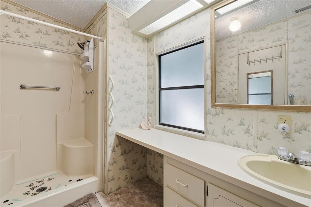 For Sale: $129,900 (2 beds, 2 baths, 1296 Square Feet)