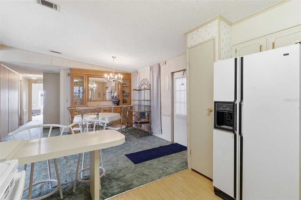 For Sale: $129,900 (2 beds, 2 baths, 1296 Square Feet)