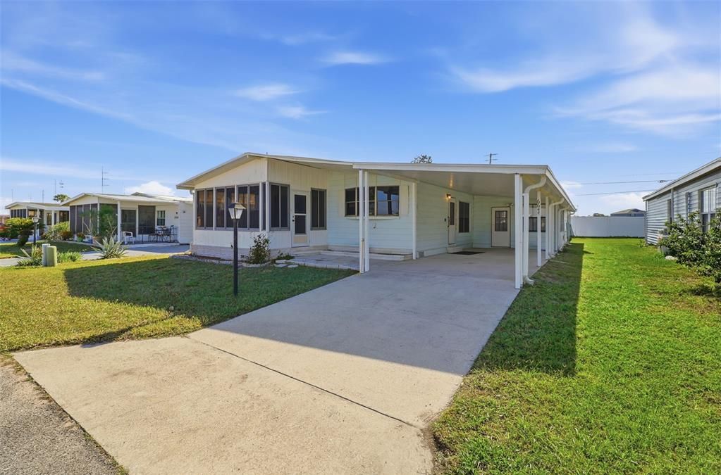 For Sale: $129,900 (2 beds, 2 baths, 1296 Square Feet)