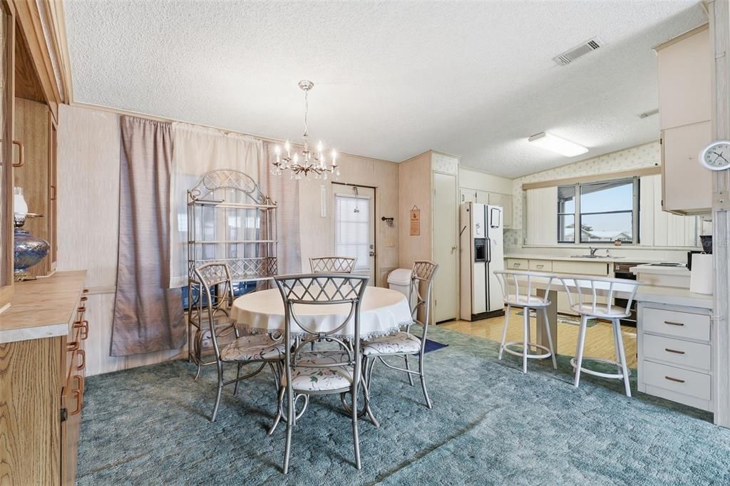 For Sale: $129,900 (2 beds, 2 baths, 1296 Square Feet)