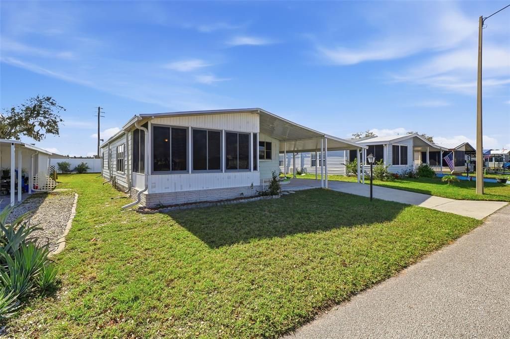 For Sale: $129,900 (2 beds, 2 baths, 1296 Square Feet)