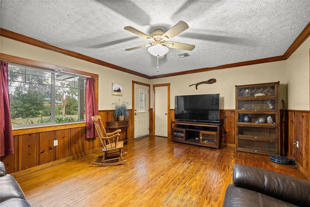 En Venta: $412,000 (3 camas, 2 baños, 1568 Pies cuadrados)