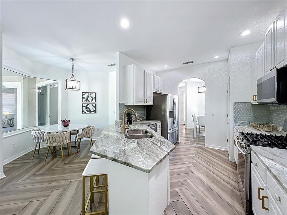 На продажу: $674,995 (3 спален, 2 ванн, 2514 Квадратных фут)