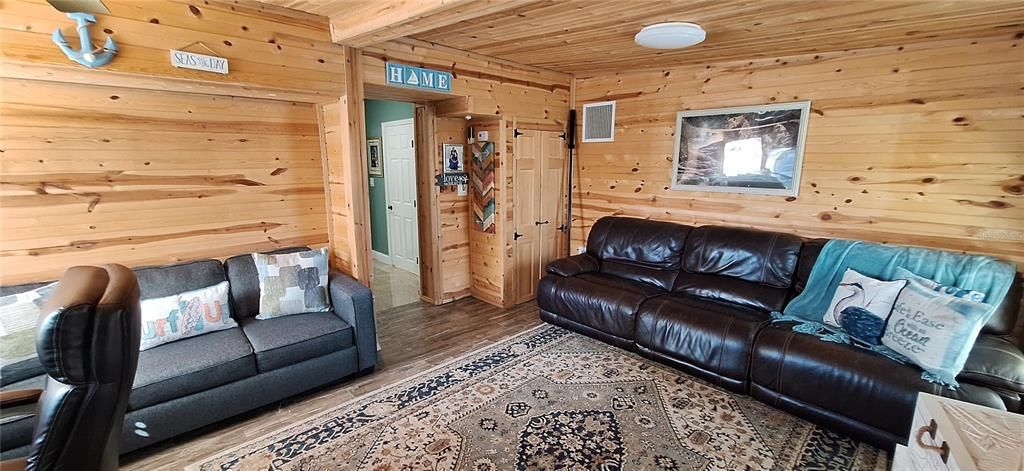 For Sale: $565,000 (3 beds, 3 baths, 2335 Square Feet)