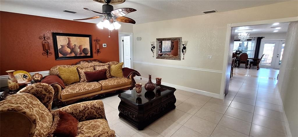 For Sale: $565,000 (3 beds, 3 baths, 2335 Square Feet)