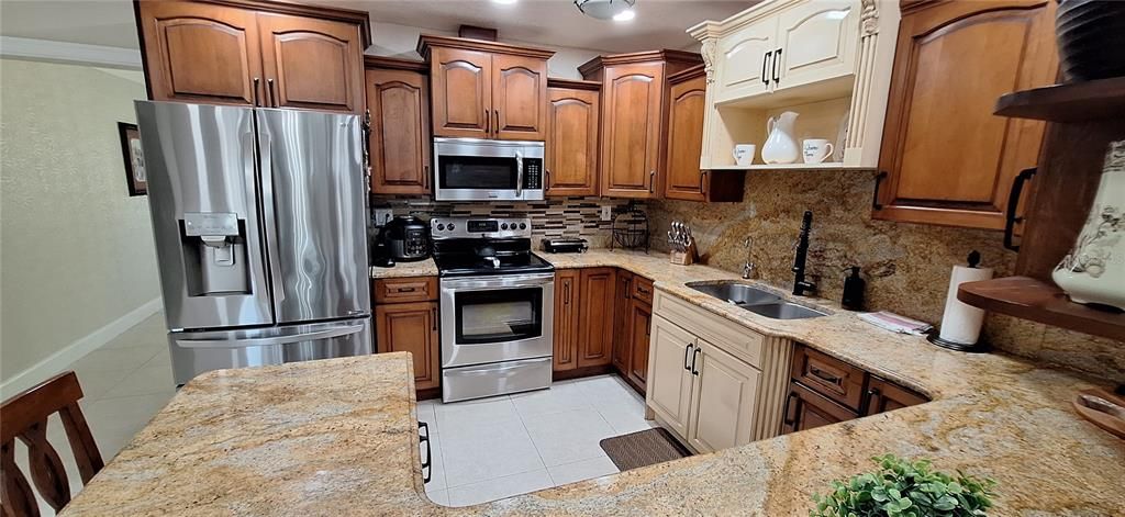 For Sale: $565,000 (3 beds, 3 baths, 2335 Square Feet)