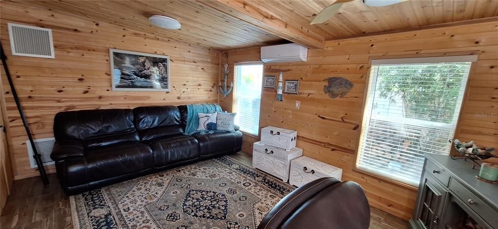 For Sale: $565,000 (3 beds, 3 baths, 2335 Square Feet)