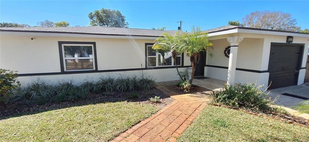 For Sale: $565,000 (3 beds, 3 baths, 2335 Square Feet)