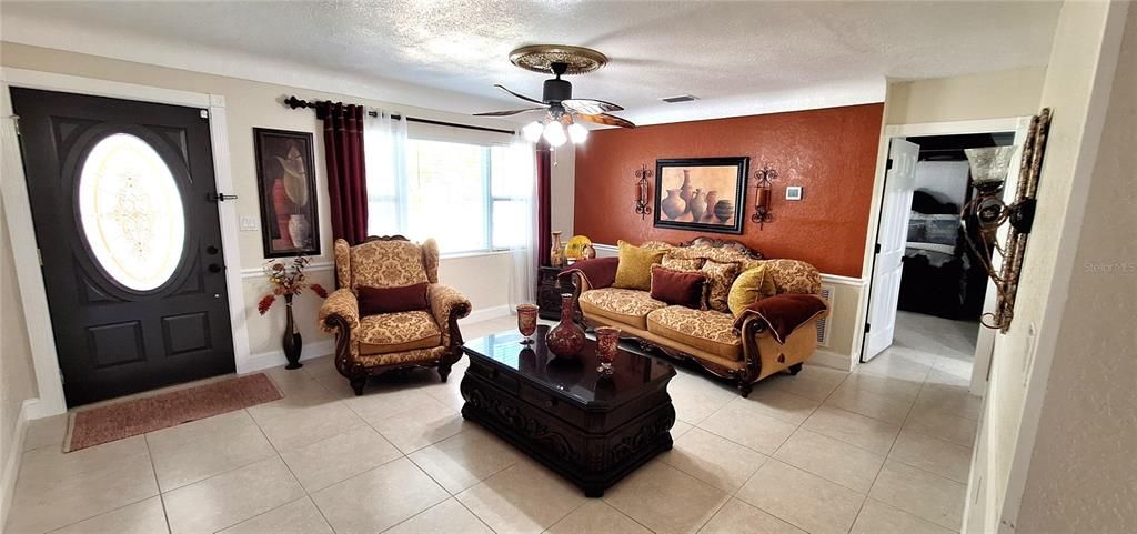 For Sale: $565,000 (3 beds, 3 baths, 2335 Square Feet)