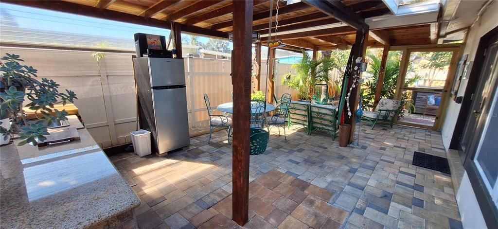 For Sale: $565,000 (3 beds, 3 baths, 2335 Square Feet)