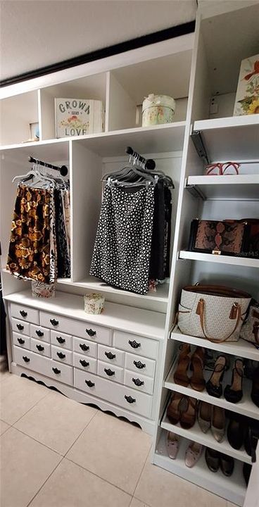 For Sale: $565,000 (3 beds, 3 baths, 2335 Square Feet)