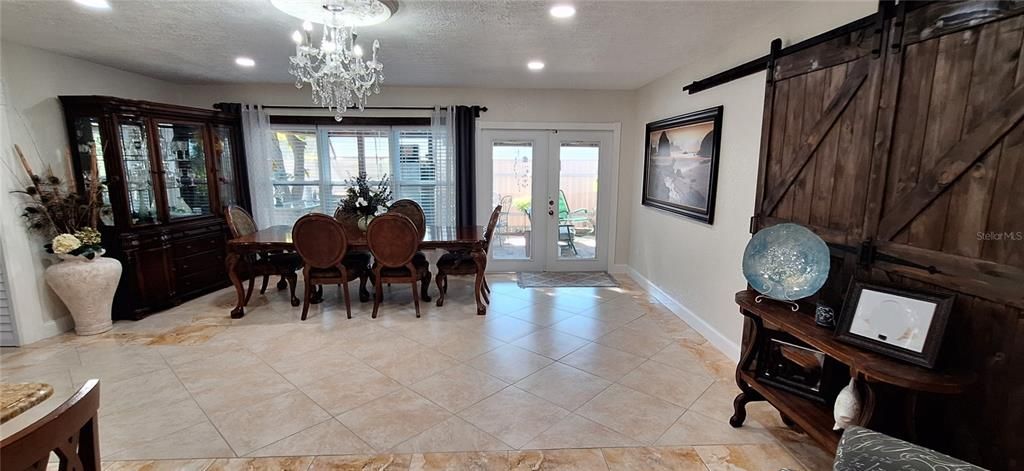 For Sale: $565,000 (3 beds, 3 baths, 2335 Square Feet)