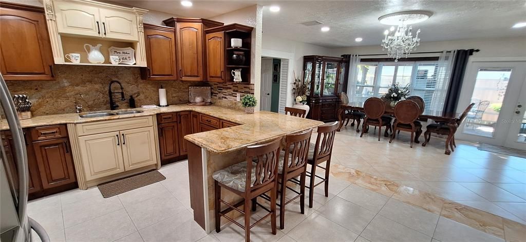 For Sale: $565,000 (3 beds, 3 baths, 2335 Square Feet)