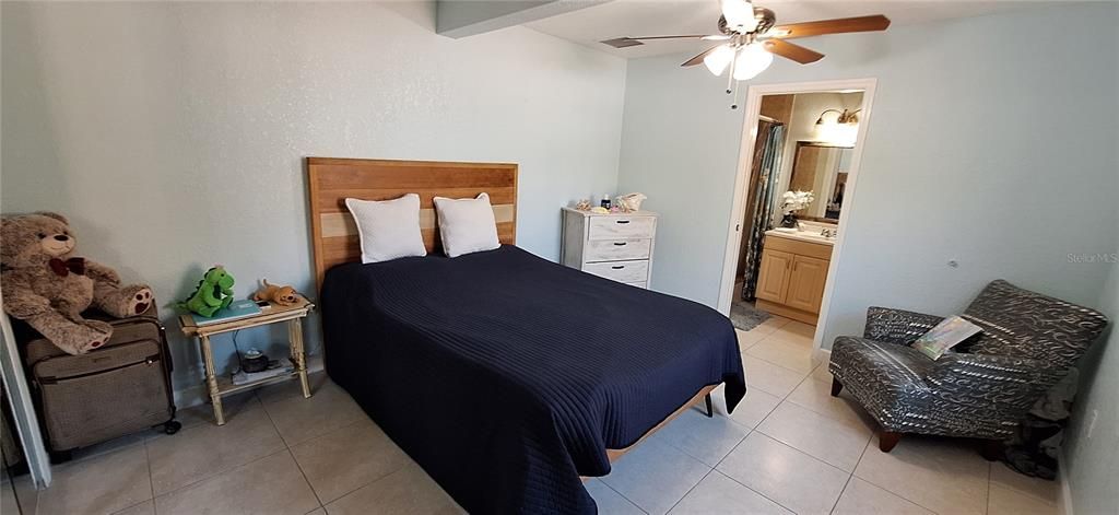 For Sale: $565,000 (3 beds, 3 baths, 2335 Square Feet)