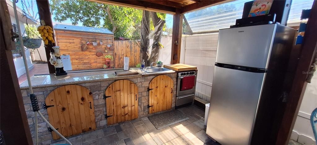 For Sale: $565,000 (3 beds, 3 baths, 2335 Square Feet)