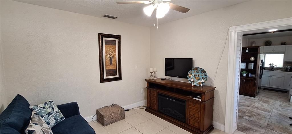 For Sale: $565,000 (3 beds, 3 baths, 2335 Square Feet)