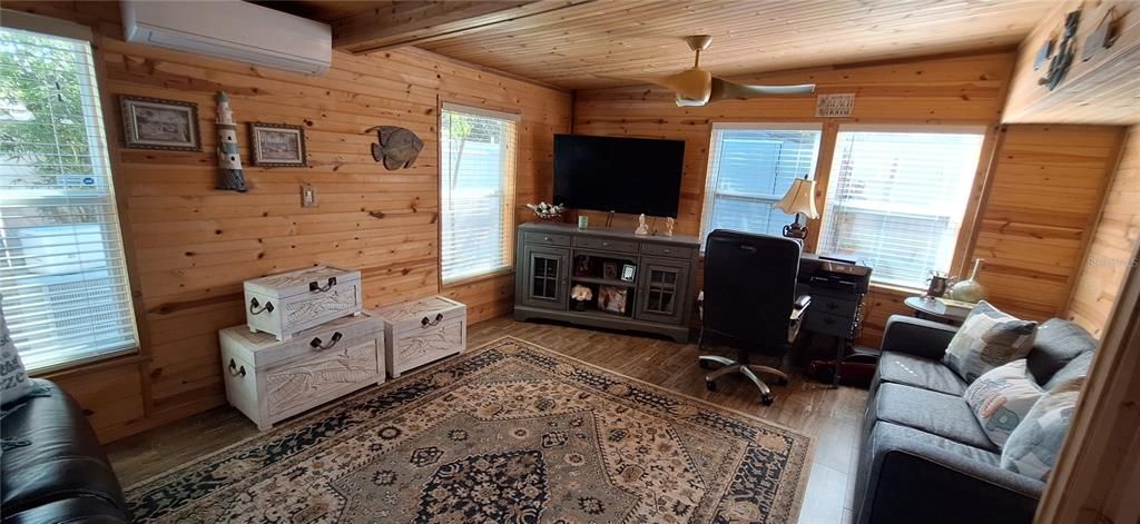 For Sale: $565,000 (3 beds, 3 baths, 2335 Square Feet)