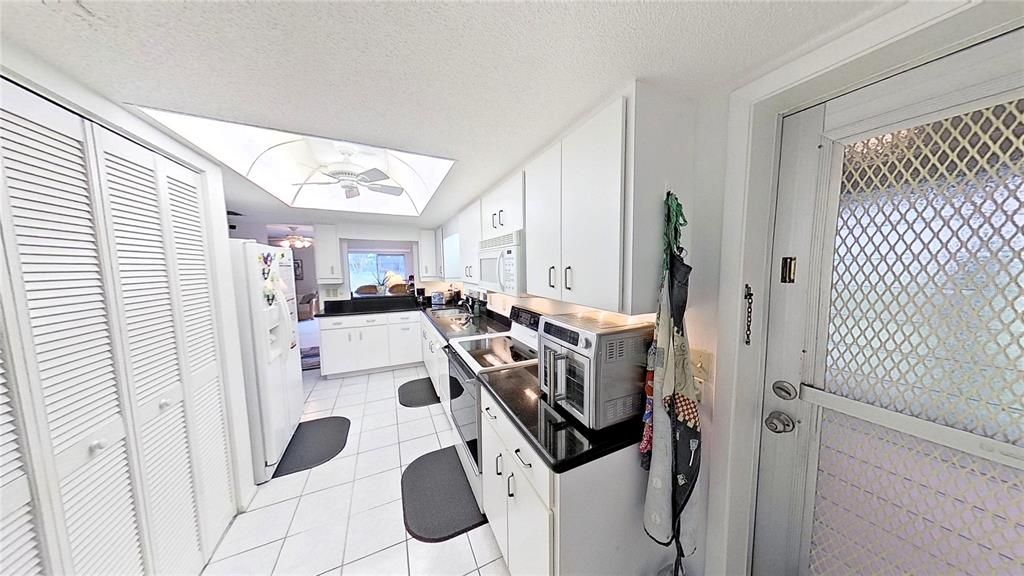 For Sale: $238,500 (2 beds, 2 baths, 1389 Square Feet)