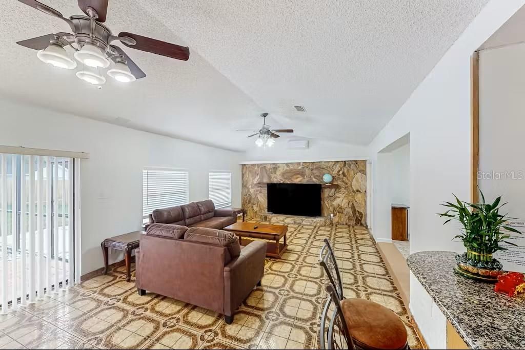 For Sale: $515,000 (3 beds, 2 baths, 2202 Square Feet)