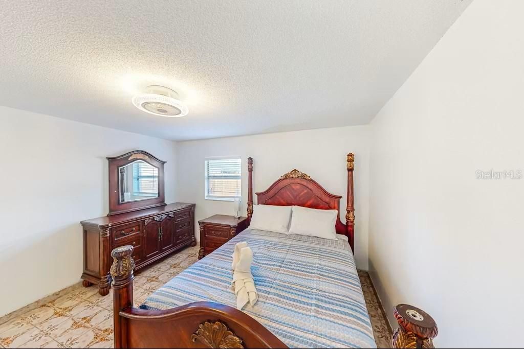 For Sale: $515,000 (3 beds, 2 baths, 2202 Square Feet)