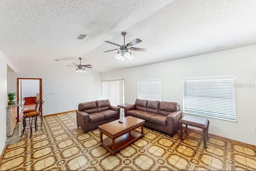 For Sale: $515,000 (3 beds, 2 baths, 2202 Square Feet)