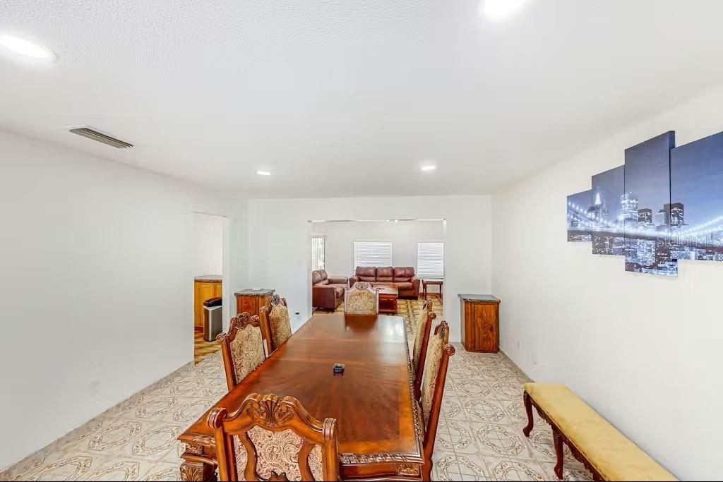 For Sale: $515,000 (3 beds, 2 baths, 2202 Square Feet)