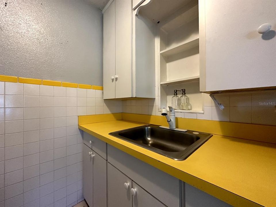 For Rent: $1,799 (2 beds, 1 baths, 755 Square Feet)