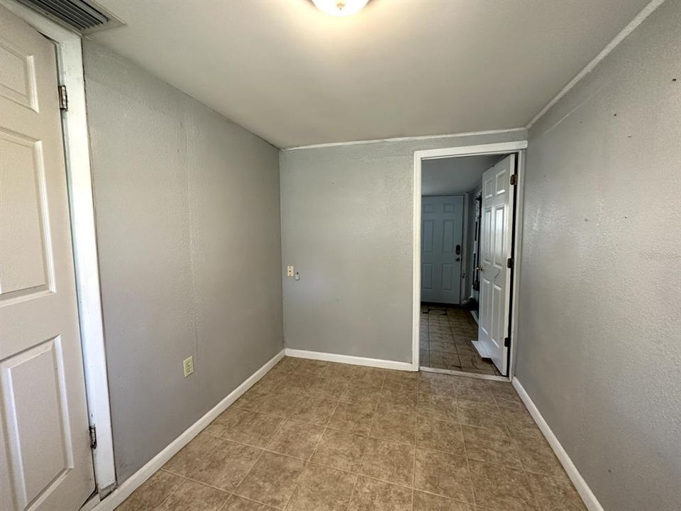 For Rent: $1,799 (2 beds, 1 baths, 755 Square Feet)