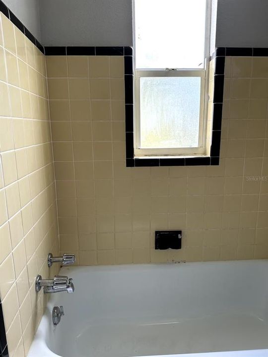 For Rent: $1,799 (2 beds, 1 baths, 755 Square Feet)