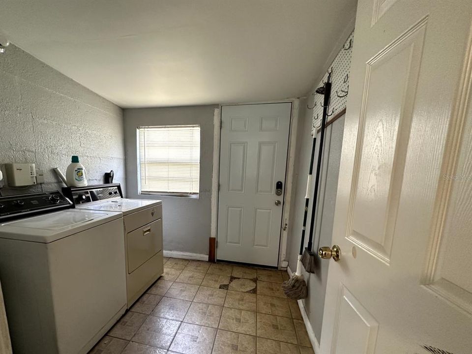 For Rent: $1,799 (2 beds, 1 baths, 755 Square Feet)