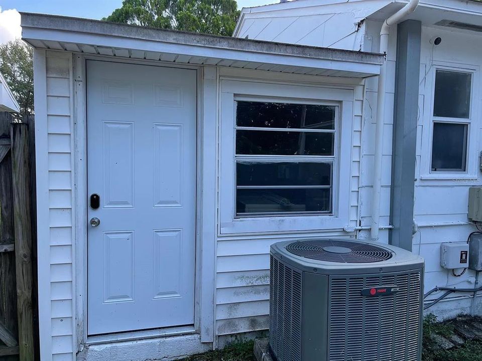 For Rent: $1,799 (2 beds, 1 baths, 755 Square Feet)