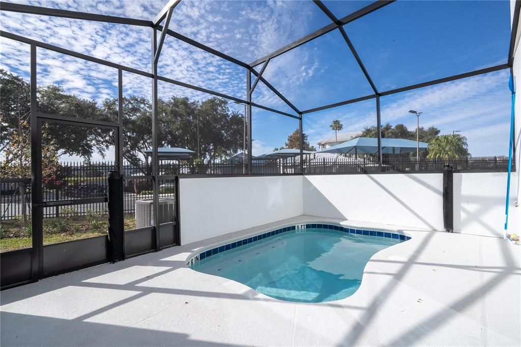 En Venta: $895,000 (5 camas, 5 baños, 1918 Pies cuadrados)