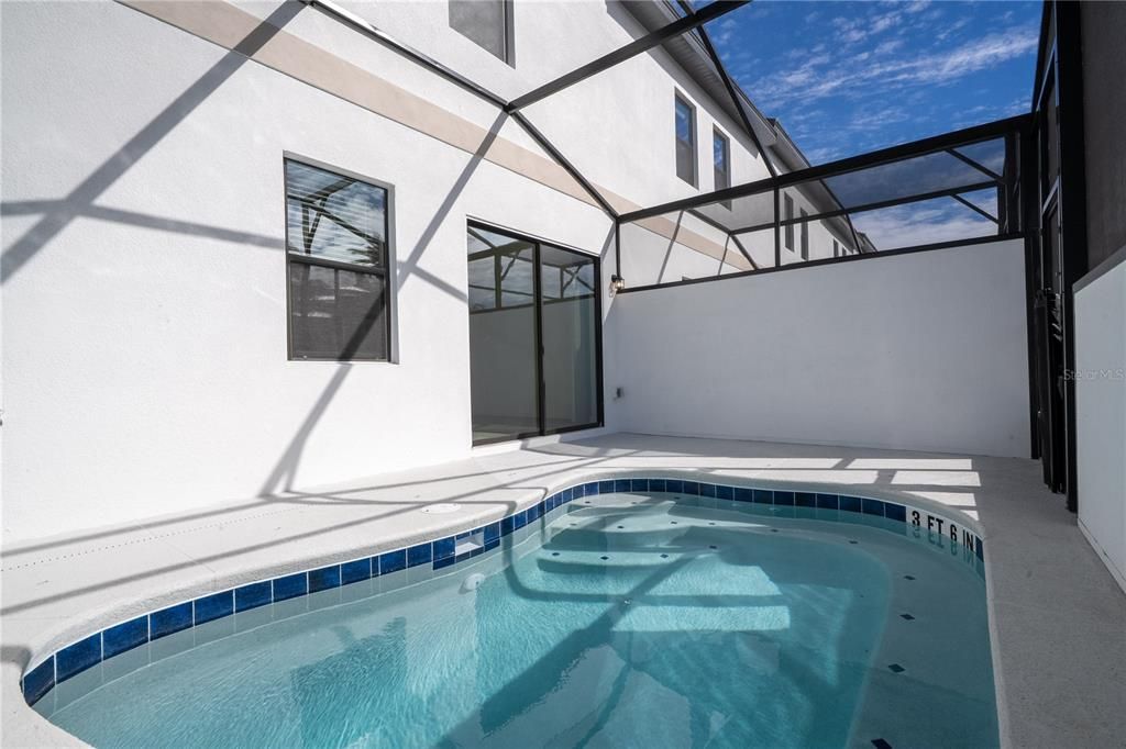 En Venta: $895,000 (5 camas, 5 baños, 1918 Pies cuadrados)