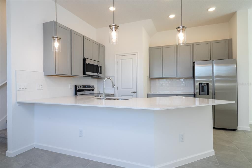 En Venta: $895,000 (5 camas, 5 baños, 1918 Pies cuadrados)