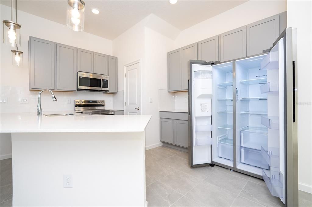 En Venta: $895,000 (5 camas, 5 baños, 1918 Pies cuadrados)