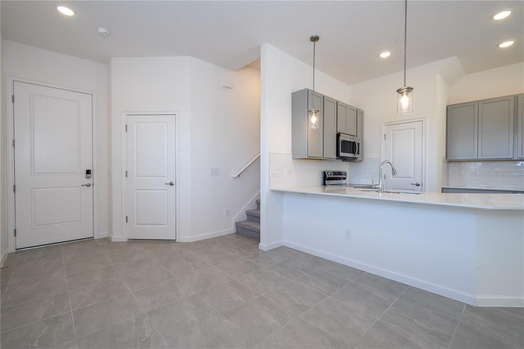 En Venta: $895,000 (5 camas, 5 baños, 1918 Pies cuadrados)