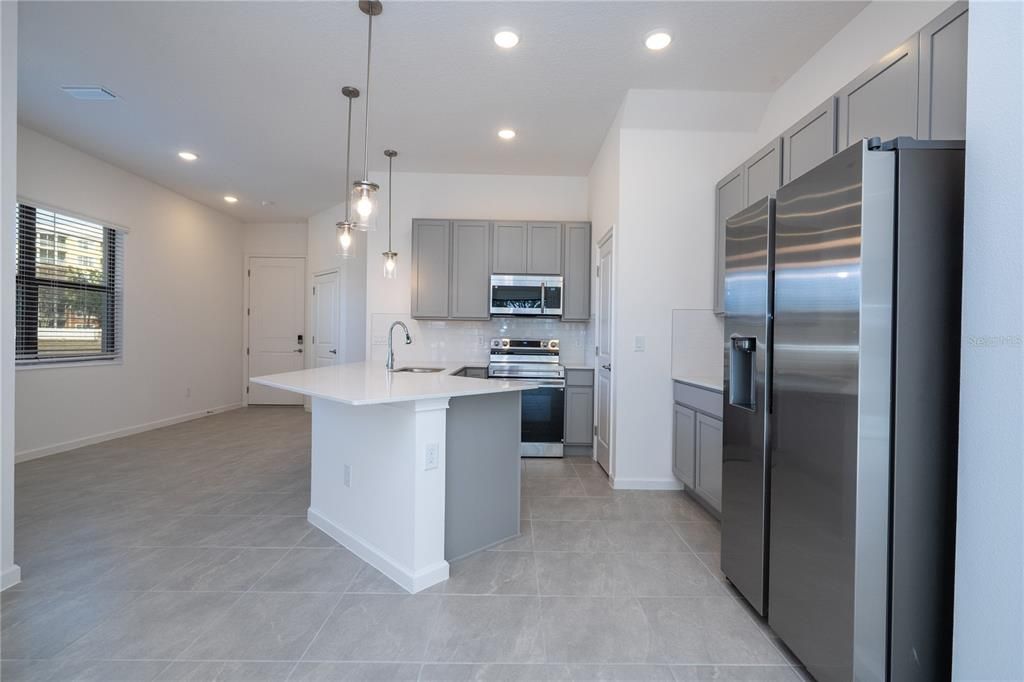 En Venta: $895,000 (5 camas, 5 baños, 1918 Pies cuadrados)