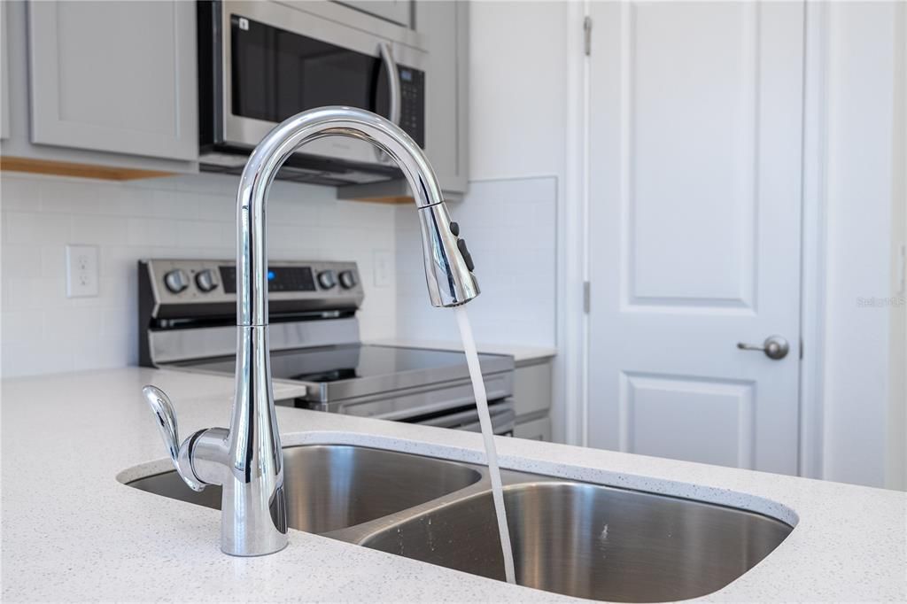 En Venta: $895,000 (5 camas, 5 baños, 1918 Pies cuadrados)