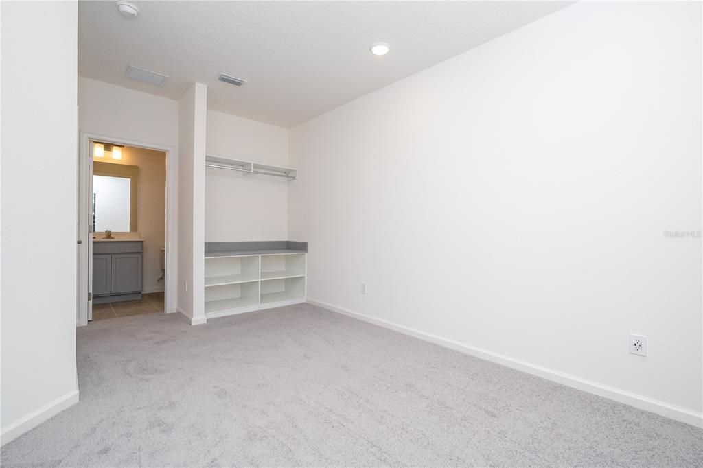 En Venta: $895,000 (5 camas, 5 baños, 1918 Pies cuadrados)