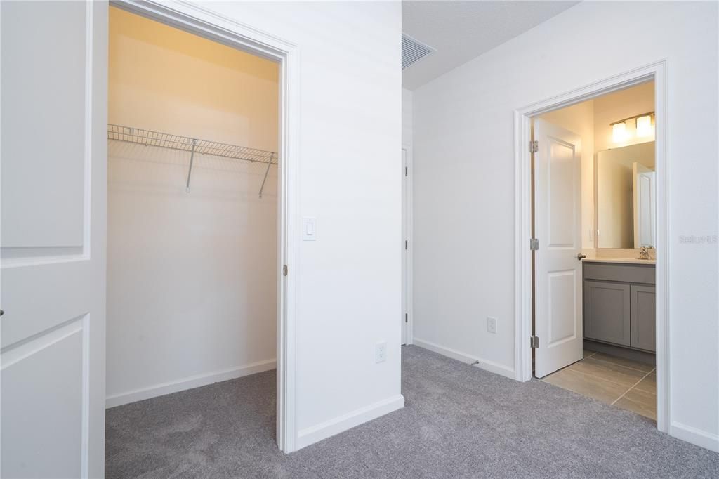 En Venta: $895,000 (5 camas, 5 baños, 1918 Pies cuadrados)