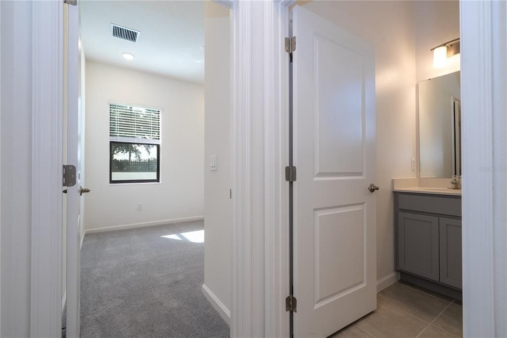 En Venta: $895,000 (5 camas, 5 baños, 1918 Pies cuadrados)